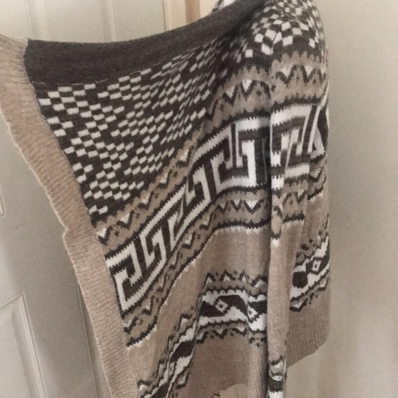 “Abercrombie & Fitch” Cardigan Sweater! - Picture 3 of 6